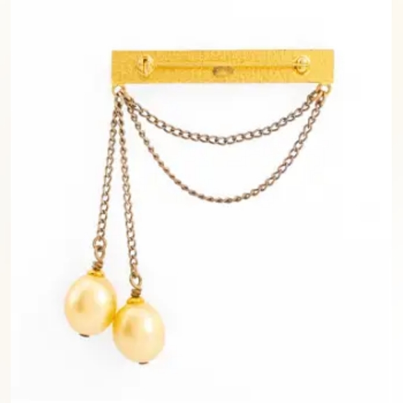 Chanel Runway Gold-Tone Faux Pearl Pin, Fall 2001 - Picture 4 of 6